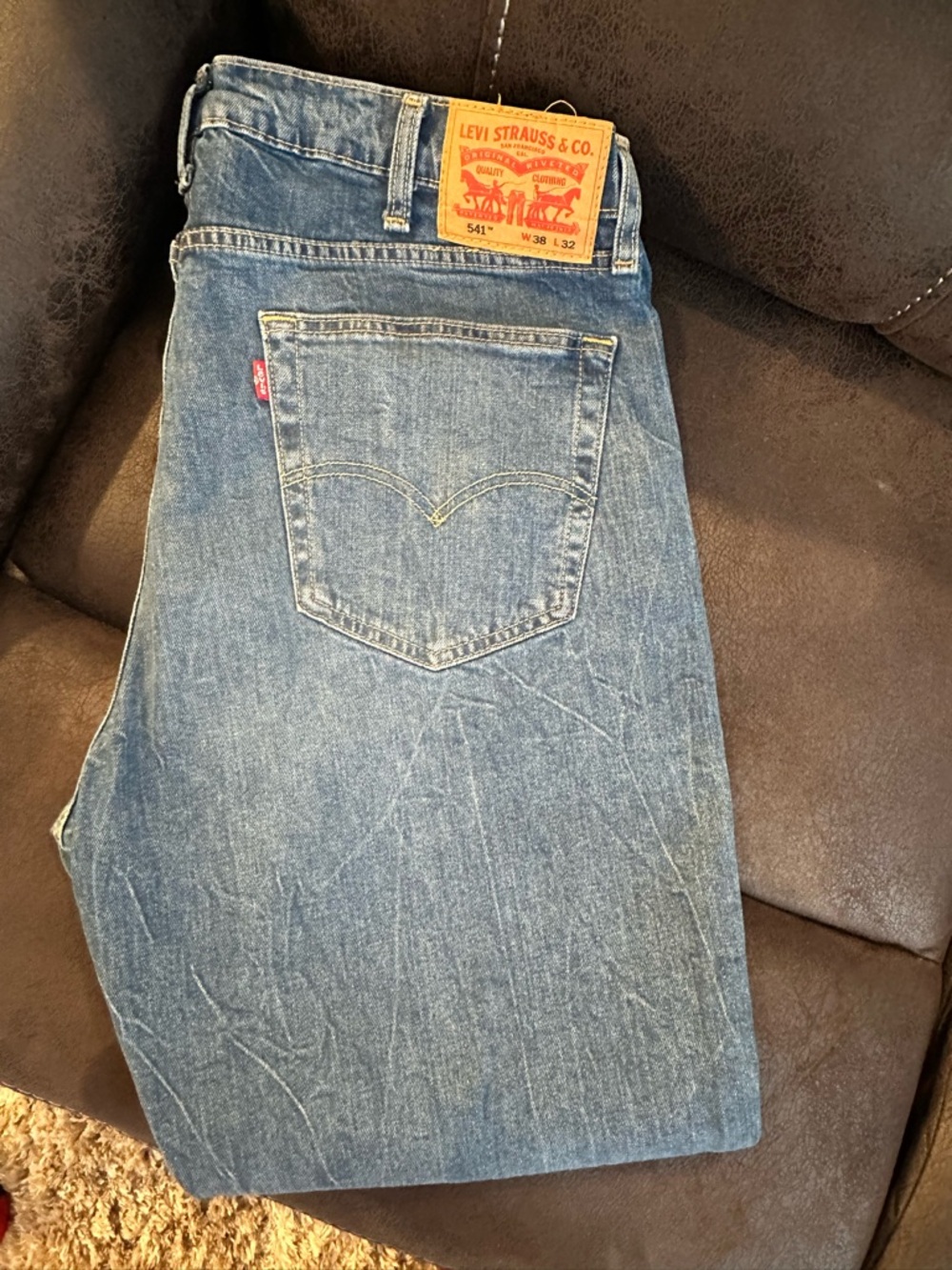 Levi's Men's 38/32 Jeans in Medium Blue Stone Wash Denim! NWOT